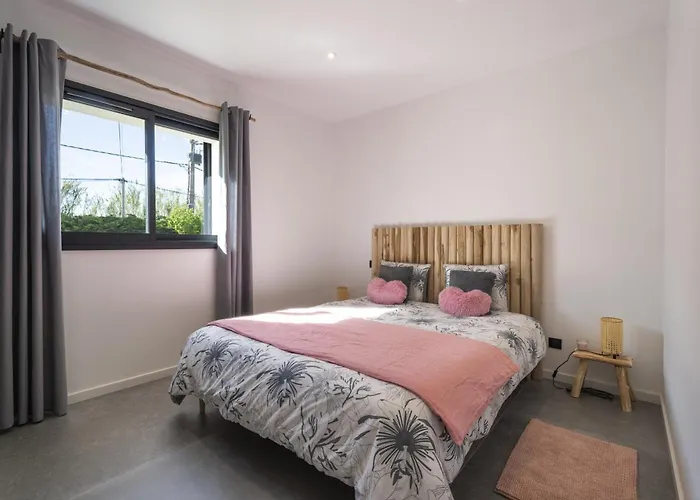 Villa Bord De Avec Piscine *