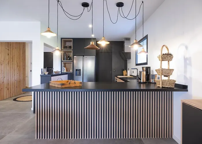 Villa Bord De Avec Piscine *