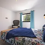 Bord De Avec Piscine Villa