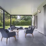 Bord De Avec Piscine Villa