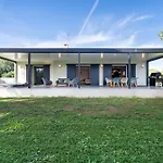 Bord De Avec Piscine