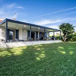 Villa Bord De Avec Piscine