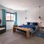 Villa Bord De Avec Piscine *