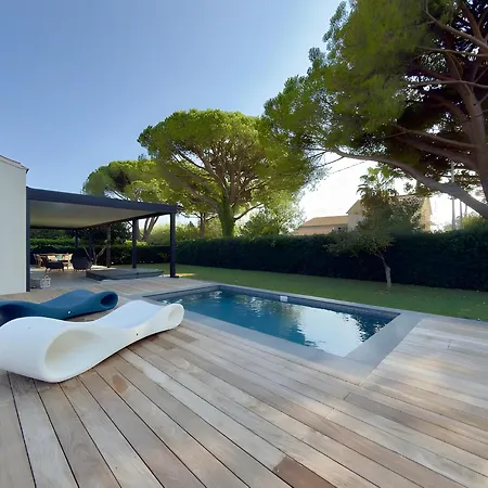 Vila Bord De Avec Piscine