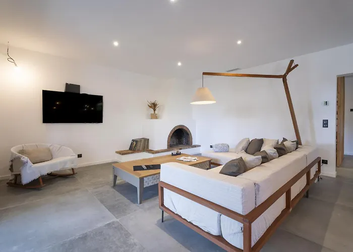 Bord De Avec Piscine הייר