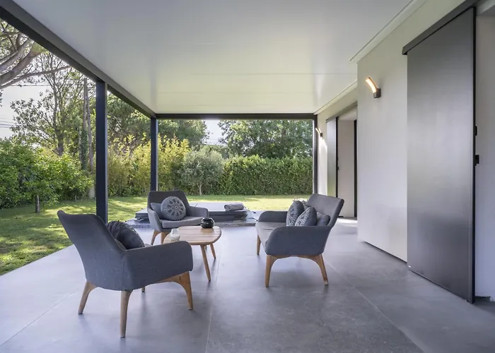 Bord De Avec Piscine וילה