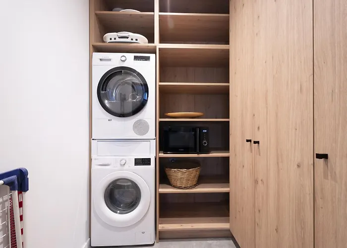 Bord De Avec Piscine הייר